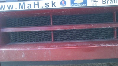 DSC_0125.jpg (134.14 KiB) Zobrazeno 9610 x tiež aj ochrannú mriežku chladiča